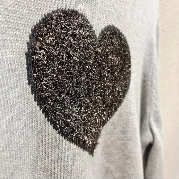 GAP Heart Intarsia Crewneck Pullover Sweater in Heather Grey Size Large - Picture 4 of 6